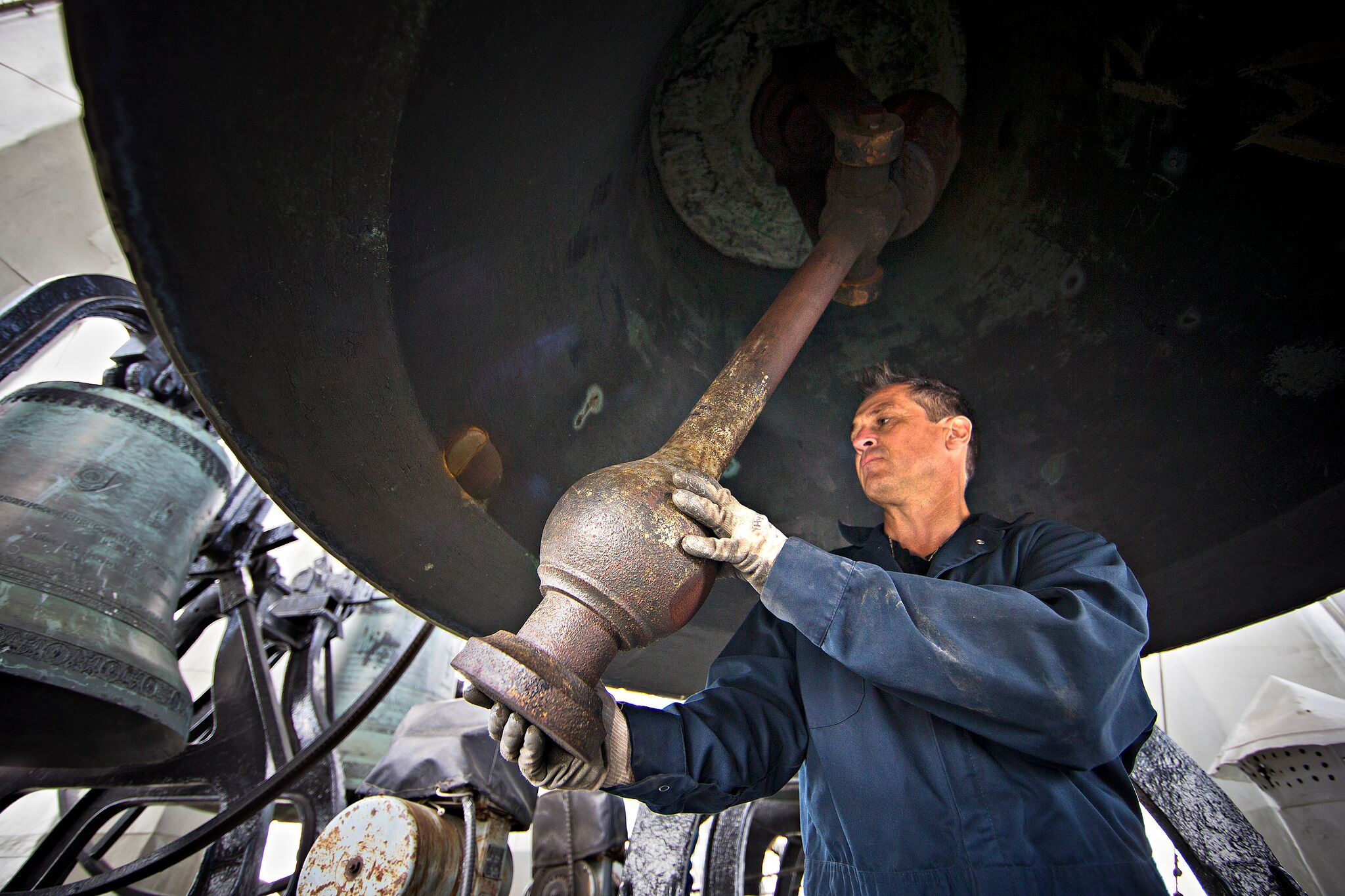 Travail d'entretien dans un clocher