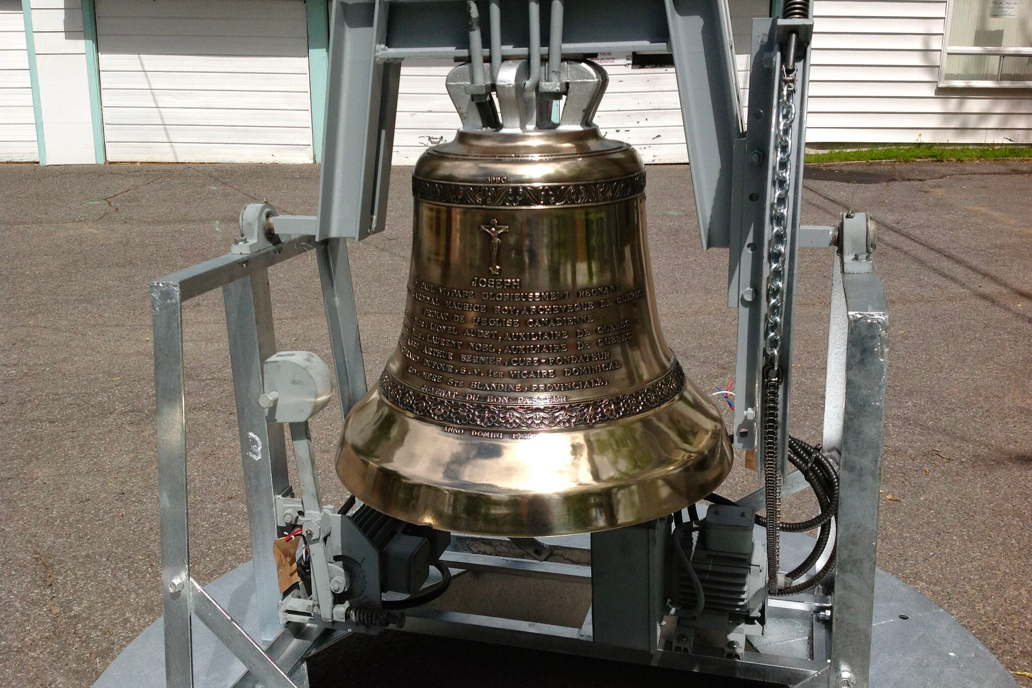 Polissage d'une cloche